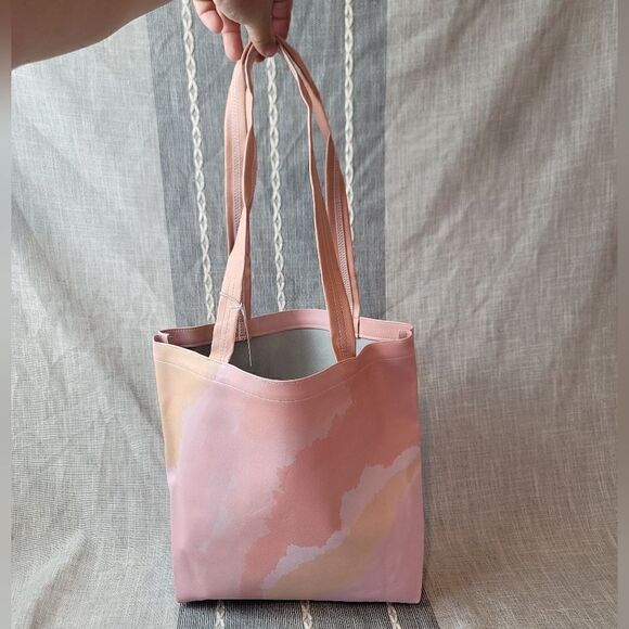 NWT- TALKING OUT OF TURN Vegan Leather Tote - Picture 4 of 5
